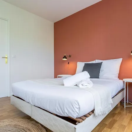 Апартаменты Croise Laroche Equipped Studio! *