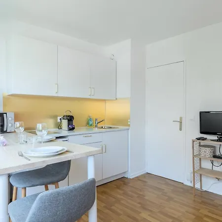 Апартаменты Croise Laroche Equipped Studio! Марк-ан-Барёль