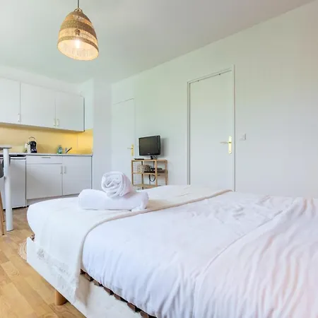 Croise Laroche Equipped Studio! Апартаменты *