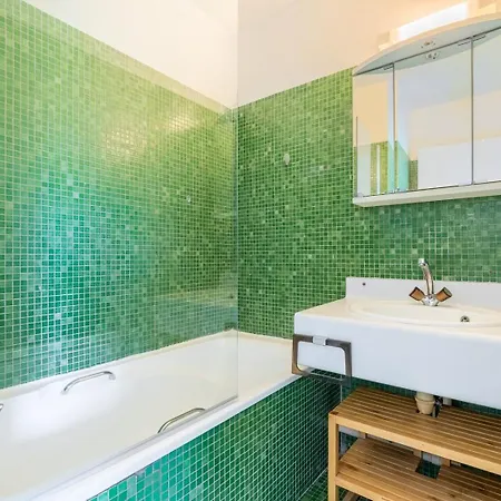 Croise Laroche Equipped Studio!